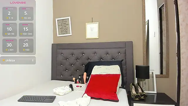 MilfVictoria online show from 24, 4, 2026