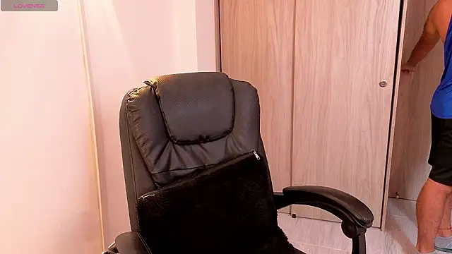 Snapshot of CRAZYBOYLOVE chatting on 15, 2, 2026 CRAZYBOYLOVE online show from 15, 2, 2026