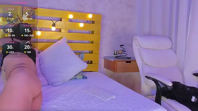 Snapshot of cristinapuerta_ chatting on 1, 10, 2025 cristinapuerta online show from 1, 10, 2025