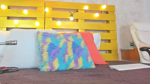 Snapshot of cristinapuerta_ chatting on 5, 10, 2025 cristinapuerta online show from 5, 10, 2025