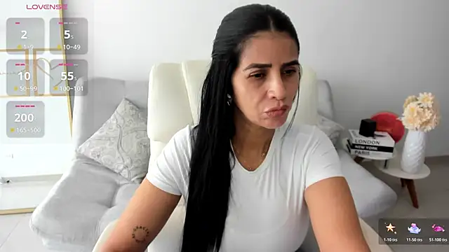Snapshot of renata_t_ chatting on 2, 7, 2026 renata t online show from 2, 7, 2026