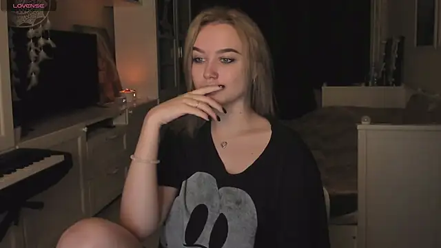 MaryDreaminess online show from 12, 12, 2024