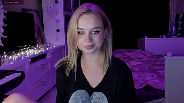 MaryDreaminess online show from 6, 3, 2025