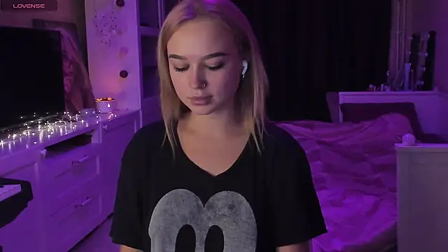 MaryDreaminess online show from 11, 3, 2025