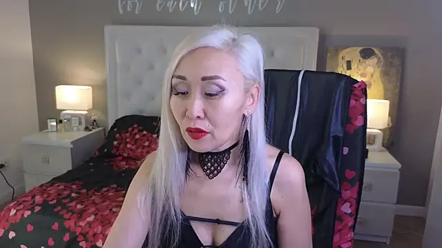 Snapshot of RoxalanaStar chatting on 7, 10, 2025 RoxalanaStar online show from 7, 10, 2025