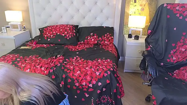 Snapshot of RoxalanaStar chatting on 2, 10, 2025 RoxalanaStar online show from 2, 10, 2025