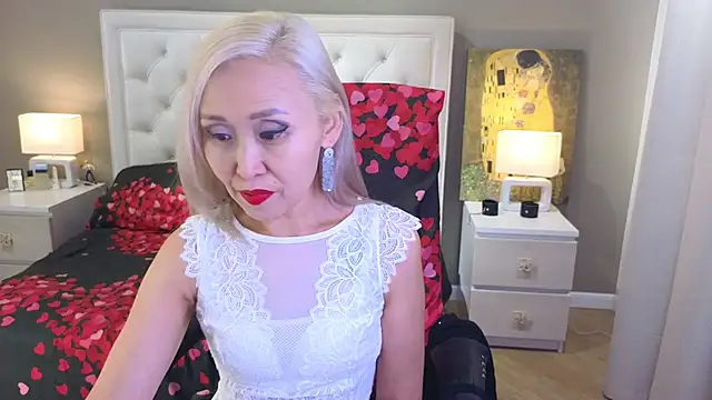 Snapshot of RoxalanaStar chatting on 5, 10, 2025 RoxalanaStar online show from 5, 10, 2025