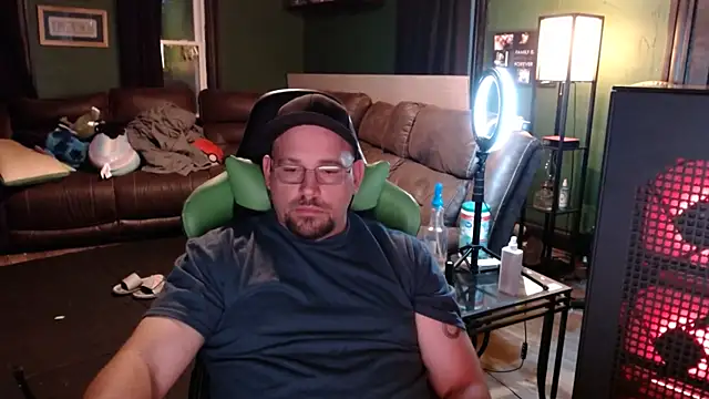 Hunter Largoxh online show from 24, 11, 2025