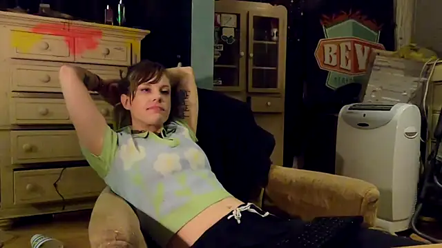 TheDaisyChaos online show from 4, 3, 2025