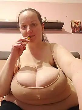 BustyLadyAlma online show from 28, 5, 2026
