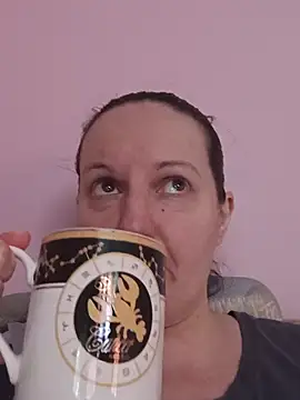 BustyLadyAlma online show from 14, 6, 2026