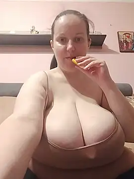 BustyLadyAlma online show from 13, 5, 2026