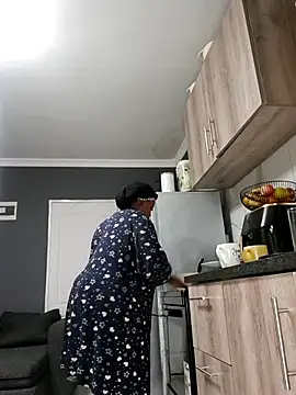 SWEETDOLLY29XX online show from 18, 9, 2025