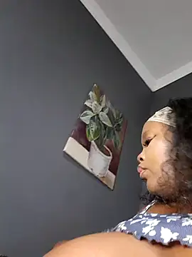 SWEETDOLLY29XX online show from 2, 10, 2025