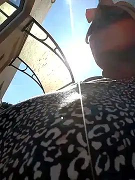 SWEETDOLLY29XX online show from 4, 2, 2026