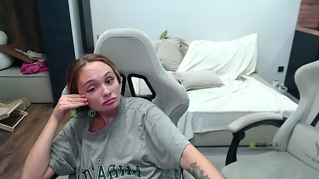 Sunny-Girl1 online show from 16, 10, 2025