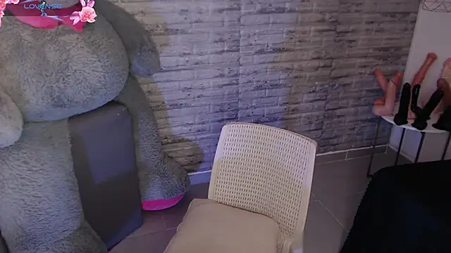 TinnaCobb online show from 10, 11, 2025