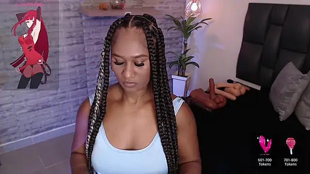 TinnaCobb online show from 28, 2, 2025