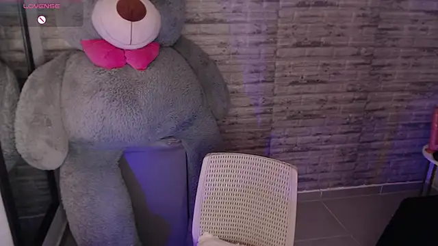 TinnaCobb online show from 11, 3, 2026