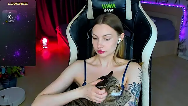 BiMolly online show from 11, 11, 2025