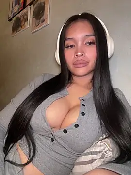 PrettyYoungHugeCockTS online show from 18, 2, 2026