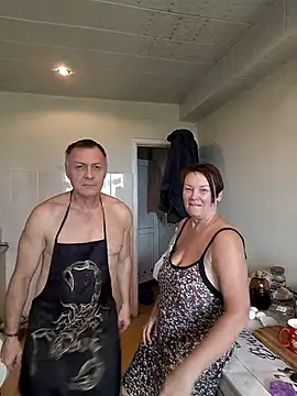  lady red  online show from 18, 9, 2025