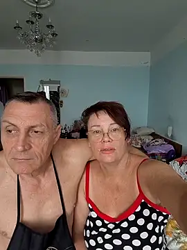  lady red  online show from 24, 9, 2025