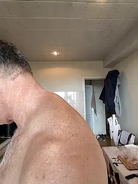  lady red  online show from 15, 9, 2025