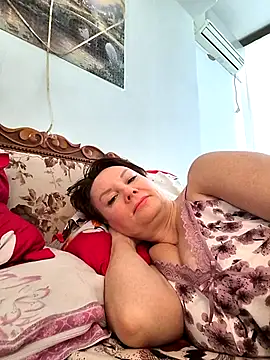  lady red  online show from 28, 2, 2025