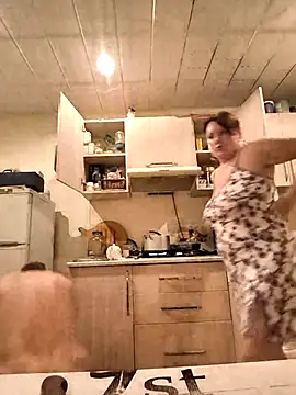  lady red  online show from 13, 3, 2025