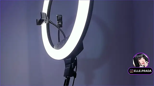 Elle online show from 22, 2, 2025