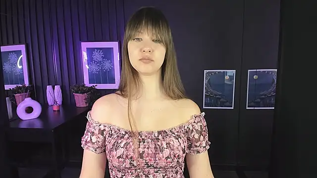 Snapshot of ElizaMild chatting on 4, 2, 2025 ElizaMild online show from 4, 2, 2025