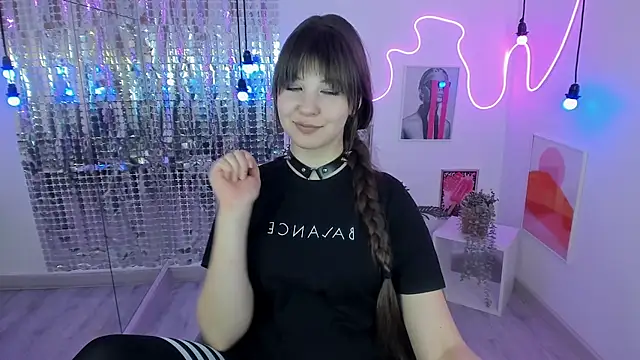 Snapshot of ElizaMild chatting on 2, 3, 2025 ElizaMild online show from 2, 3, 2025