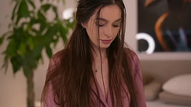 DoviaClaire online show from 27, 10, 2025