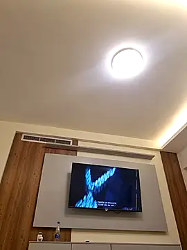 Shantal Lovee online show from 6, 3, 2026