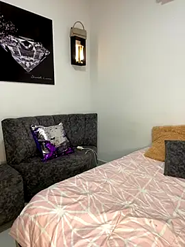 Snapshot of Shantal_Lovee chatting on 18, 11, 2025 Shantal Lovee online show from 18, 11, 2025