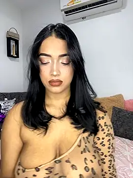 Snapshot of Shantal_Lovee chatting on 18, 11, 2025 Shantal Lovee online show from 18, 11, 2025