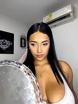 Snapshot of Shantal_Lovee chatting on 16, 9, 2025 Shantal Lovee online show from 16, 9, 2025