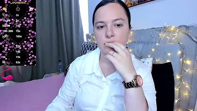 angelaagomez online show from 13, 4, 2026