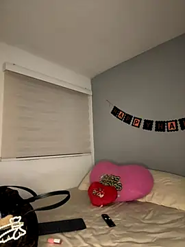 Snapshot of Sammy_pink chatting on 8, 11, 2025 Sammy pink online show from 8, 11, 2025