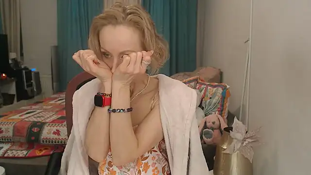 LuxuryNika online show from 6, 4, 2026