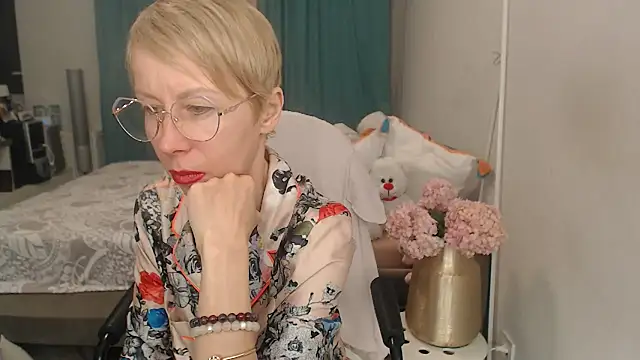 LuxuryNika online show from 30, 6, 2026