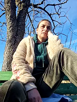 IsabelleCraft online show from 8, 3, 2025