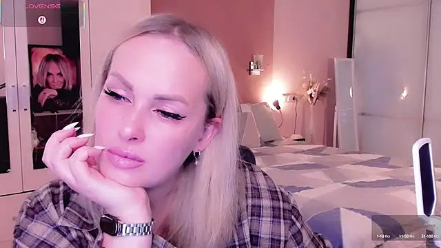 Snapshot of Libby_Nora chatting on 4, 10, 2025 Libby Nora online show from 4, 10, 2025