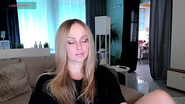 Snapshot of Libby_Nora chatting on 4, 3, 2025 Libby Nora online show from 4, 3, 2025