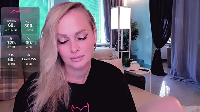 Snapshot of Libby_Nora chatting on 8, 9, 2025 Libby Nora online show from 8, 9, 2025