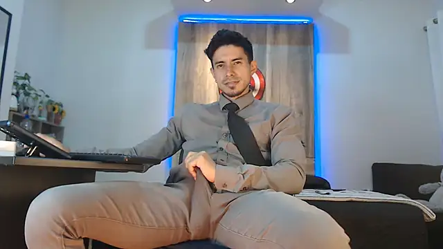 Snapshot of Andrew_4_ chatting on 11, 11, 2025 Andrew 4 online show from 11, 11, 2025