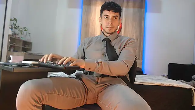 Snapshot of Andrew_4_ chatting on 7, 10, 2025 Andrew 4 online show from 7, 10, 2025