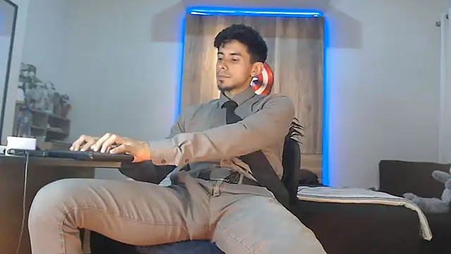 Snapshot of Andrew_4_ chatting on 15, 11, 2025 Andrew 4 online show from 15, 11, 2025