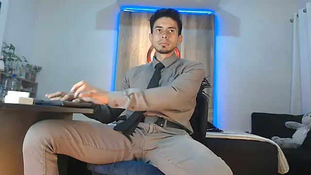 Snapshot of Andrew_4_ chatting on 16, 11, 2025 Andrew 4 online show from 16, 11, 2025